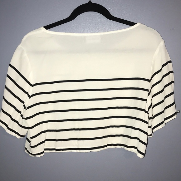 Black and white striped crop top - Picture 2 of 3